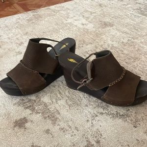 Volatile sandals brown